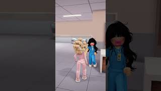 Am mers la SPITAL sa scap de ACNEE pe ROBLOX 👀 [upl. by Danforth583]