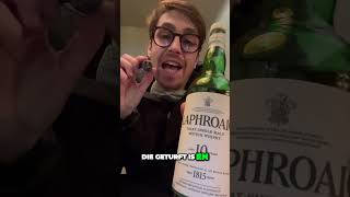 Laphroaig 10 met een sigaar [upl. by Yeltnarb749]