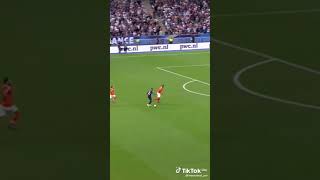 The Worlds fastest footballer vs the worlds best Defenderkylianmbappevandjik [upl. by Yeliac]