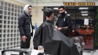 BROMA LLEGA EL PATRÓN A LA BARBERÍA 😱 [upl. by Lovash]