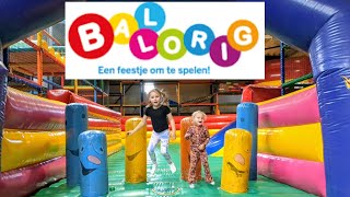 Ballorig Houten spelen in de binnenspeeltuin [upl. by Laenej]