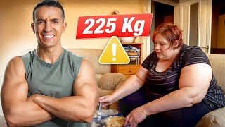 ELLE PÈSE 225 KILOS  sa vie est en danger [upl. by Sinnaoi967]