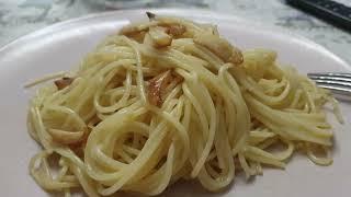 Spaghetti olio aglio e peperoncino la voglia di mezza notte veloceveloce [upl. by Lutero]