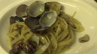 Spaghetti con vongole e bottarga  PrenotoIO [upl. by Ahcirt]