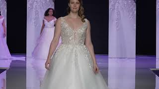 Collezione Sposa Curvy Fashion Show [upl. by Kilan]