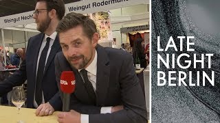 Hinter den Kulissen Aufsager für die Weinmesse  Bonusmaterial  Late Night Berlin  ProSieben [upl. by Petula895]