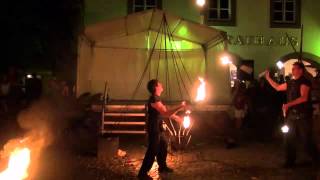 Feuerschow von Duo Jomamakue auf dem 8Richard Löwenherz Fest AnnweilerTrifels Clip 2 [upl. by Nissie]