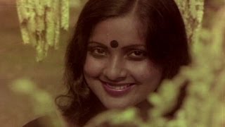 Eethu Panthal  Venalil Oru Mazha Malayalam Movie Song  Vani Jairam  Sreevidhya amp Madhu [upl. by Socher]