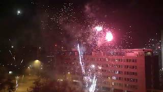 Berlin Live Silvester 20192020 Mitternacht Wahnsinn Himmel Dächern Sky Feuerwerk Fireworks [upl. by Akitnahs828]