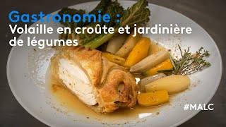 Gastronomie  volaille en croûte et jardinière de légumes [upl. by Nnylannej]