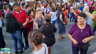 bailando la deES CASADO Y LE PEGAN😃😃🤭 plaza hijas de tampico 👍 🇲🇽 [upl. by Anelaf248]