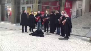 Estudiantes cantando fado en Coimbra [upl. by Ennaylil]