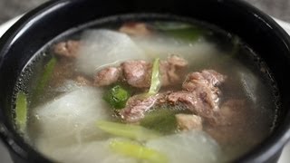 Beef and Radish Soup Soegogi Muguk 쇠고기무국 [upl. by Walworth]