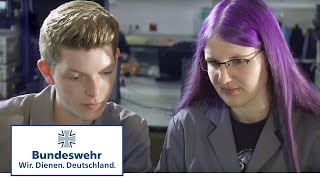 Zivile Ausbildung zum Elektroniker bei der Bundeswehr [upl. by Edlihtam573]