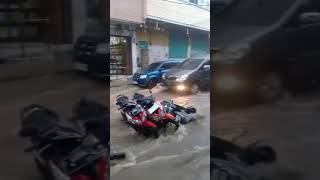 City mall Sukabumi banjir [upl. by Ahsenroc]