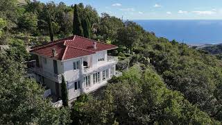 Elegante Villa con Piscina e Vista Panoramica sul Mare a Cipressa [upl. by Ettenajna]