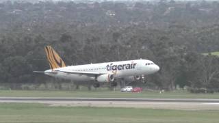 Melbourne Airport 100 km per hour Windy Landings 9th October 2016 [upl. by Alatea]