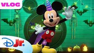 Help Mickey Mouse Pick a Halloween Costume 🎃  Me amp Mickey  disneyjr [upl. by Eppie]