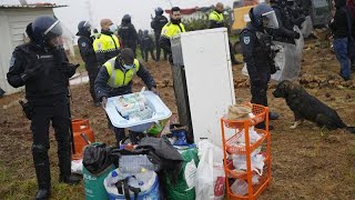 Rendas exorbitantes empurram inquilinos para viver em tendas nos arredores de Lisboa [upl. by Nesnar949]