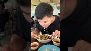 ซดก๋วยเตี๋ยวไม่เหลียวหลัง😅 มีม ตลก คลายเครียด funnyvideo funny 555 haha [upl. by Fin666]