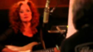 Bonnie Raitt amp David Lindley Behind the Scenes recording quotEverywhere I Goquot [upl. by Fabria]