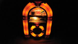 Thomas CR11 Jukebox AMFM Radio [upl. by Sinnej]