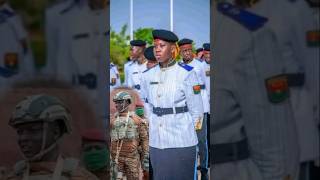 Le Burkina Faso choisit lautoproduction  les tenues militaires 100 locales [upl. by Akinuahs860]