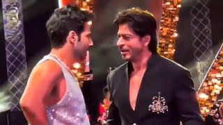 😲 ShahRukh Khan Dancing on jhoomejopathaan [upl. by Sapowith]