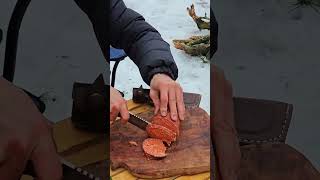 Kışın vazgeçilmezi sucuk ekmek yaptıkbushcraft kamp survival doğa chef steak food mountains [upl. by Greabe]