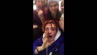 Drefgold incontra una scolaresca in treno e improvvisa un live [upl. by Trant525]