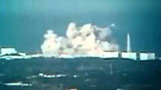 Disastro esplosione centrale nucleare giappone fukushima 12 marzo 2011wmv [upl. by Ardnoik311]