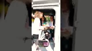 Calle y Poché firmando su libro SíSi Es Contigo [upl. by Lurline351]