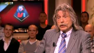 Johan Derksen heeft uitgebreid zitten poepen Voetbal International [upl. by Stanly661]