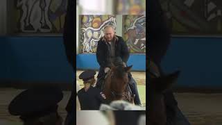 putin lider presidente rusia Vladimir Putin ride a horse [upl. by Ennayehc]