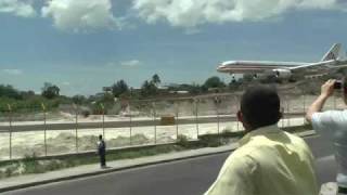 landing at Tegucigalpa Honduras Toncontin airport May 2009 [upl. by Bernita]