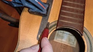 Restauración guitarra clásica con grietas  Classical guitar restoring  Restauration guitare [upl. by Alwyn567]