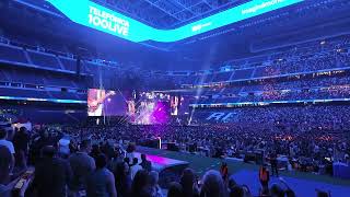 Hombres G  Voy a Pasármelo Bien  Bernabéu Stadium  Telefonica 100 Live [upl. by Philender804]