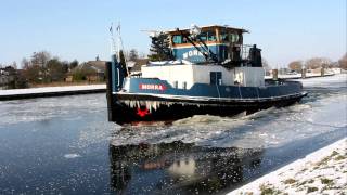 Ijsbreken op het merwedekanaal door duwboot Morra 722012 [upl. by Sink278]