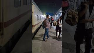 Howrah railway junction 🚂🚃💨 railwayplatformstation 🚂🚃 express indianrailways indian shortsvideo [upl. by Ykcin]