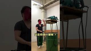 【請收下膝蓋】抽桌巾大叔新作來了 蒙眼控空拍機抽布｜蒙眼｜桌巾｜空拍機｜玻璃杯｜ウエスP [upl. by Bringhurst]