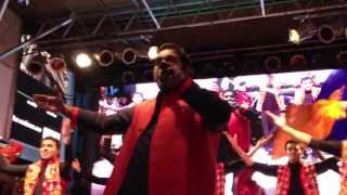 Shankar Mahadevan Suno Gaur Se Duniya Walo Live in New York City 2013 [upl. by Yeloc33]