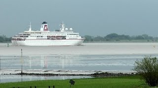 Traumschiff MS DEUTSCHLAND auf der Elbe  09052014 [upl. by Kroo152]