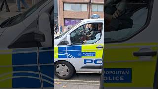 Metropolitan police officers illegally parked in double yellow line [upl. by Seth]