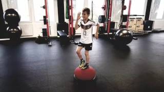 Proprioceptive training with youth soccer player [upl. by Barren]