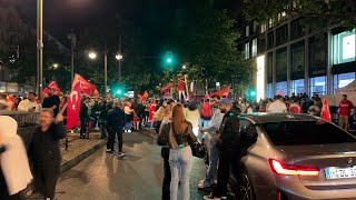 Türkei Fans rasten aus in Berlin 😱🔥 Autokorso am Ku’damm 🇹🇷 [upl. by Aivatan]