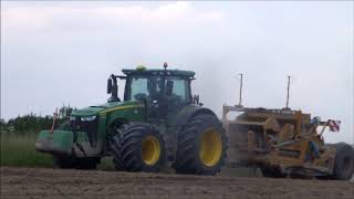 Nivelage avec John Deere 8400R [upl. by Penrose]