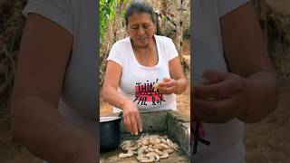 Preparando camarones apañados con patacones para mi camarógrafo receta campesina [upl. by Brocklin]