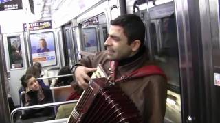 Gerges Accordéoniste dans le métro [upl. by Tabbie]