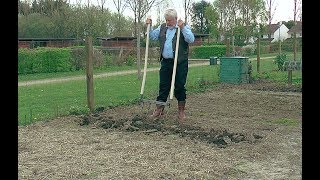 PRÉPARATION ÉCOLOGIQUE DU SOL AU POTAGER AVEC UNE BIOFOURCHE [upl. by Olimreh222]