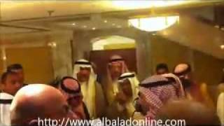 الوليد بن طلال يحرج شاعر يمدحه [upl. by Takeo]